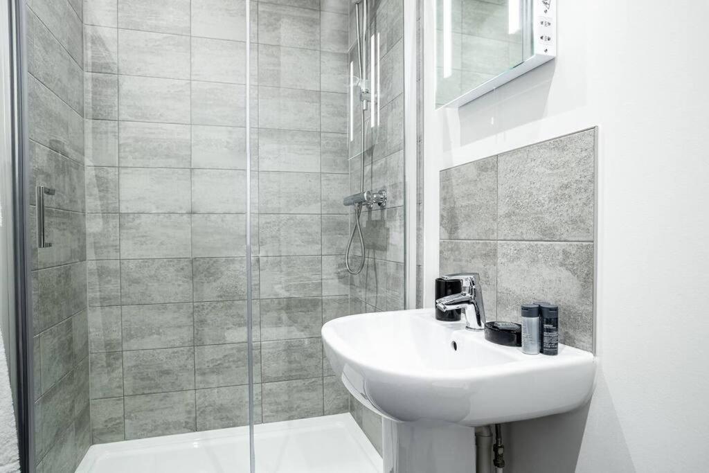 Bayard Apartments City Centre 2 Bedroom Apartment ピーターバラ エクステリア 写真